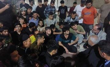 دیدار سرپرست سفارت ایران با اتباع افغان در حال بازگشت از کشور