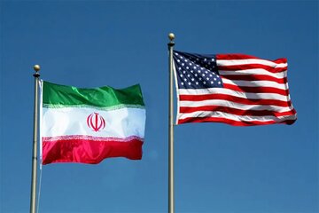 روزنامه هم میهن : اسرائیل میز مذاکره را بمباران کردد؛ در داخل هم عده ای زیر این میز بمب می گذارند