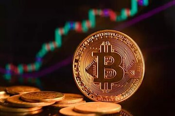 عقبنشینی بیتکوین از سقف تاریخی/ آیا روند صعودی تمام شده است؟