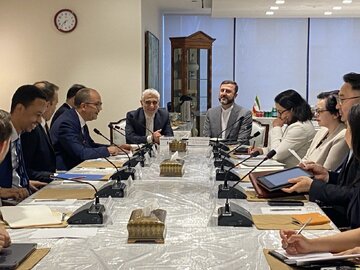 نشست‌های جداگانه غریب‌آبادی با سفرای چین و روسیه