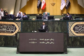 وزیر ارتباطات: دلیل آلودگی شبکه، استفاده از فیلترشکن است / ایجاد محدودیت و کاهش کیفیت در شبکه های ارتباطی، زیست بوم ۱۰ میلیون ایرانی را به خطر انداخته