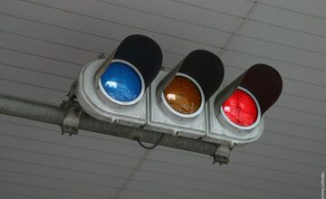 چرا چراغ سبز راهنمایی در ژاپن آبی است؟