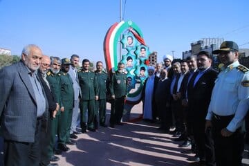 تمثال شهدای آبیک در ورودی شهر نصب شد