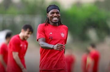 عکس| مهاجم جنجالی پرسپولیس با گوشواره به سبک کریس رونالدو