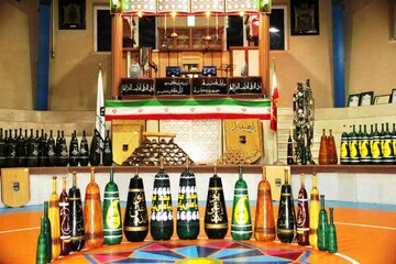 عکس| ناکامی چینیها در بلند کردن میل باستانی/ کار هر کس نیست…