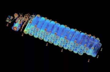 عکس | نمایش تفاوت باتری ارزان‌قیمت و باتری اصل با اسکن اشعه ایکس