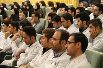 چالش‌های ناتمام رشته پزشکی/ کلاس‌ها به صورت فله‌ای تشکیل می‌شود