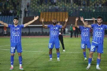 از قول من بنویسید استقلال 3 جام میخواهد