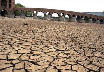 اصفهان پایتخت «بی‌آبی» و همایشهای «شعاری»/بی‌تفاوتی عجیب مسئولان نسبت به نابودی تمدن کهن «نصف‌جهان»!