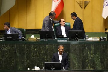 انتقاد نماینده شهربابک از تاخیر در اجرای طرح انتقال آب خلیج فارس به استان کرمان