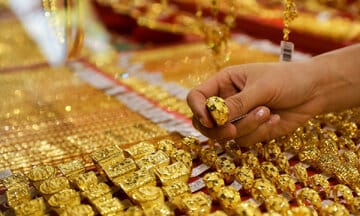 بالاخره کف قیمتی طلا شکسته شد/ قیمت جدید طلای جهانی امروز ۱۷ مهرماه ۱۴۰۴