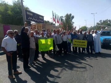 تجمع بازنشستگان کارگری در چند شهر/ حقوق بازنشستگی فقط برای یک هفته جواب است
