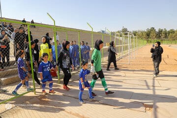 تصاویری جالب از لیگ فوتبال زنان/هیجان اینجاست