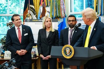 درخواست غرامت ۲۳۰ میلیون دلاری رئیس‌جمهور آمریکا / ترامپ: دارم از خودم شکایت می‌کنم، درست است؟