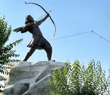 سازنده مجسمه آرش کمانگیر در میدان ونک: یک مدیر گفت ما این مجسمه آرش را نمیخواهیم، چون سیکس پک دارد تحریک کننده است