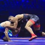 عکس| آبگوشت خوری کشتی‌گیران در ظهر جمعه ورزشگاه آزادی