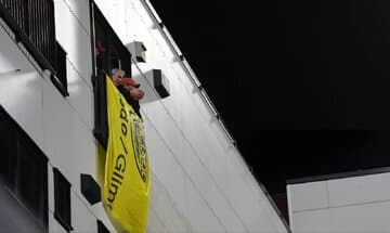 عکس| تماشای رایگان لیگ قهرمانان اروپا به همین راحتی!