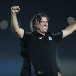 عکس| خوشحال‌ترین سرمربی لیگ ایران؛ مشت‌های گره کرده ساپینتو بعد از برد بزرگ