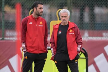 عکس| دستیار سابق مورینیو نظاره‌گر بازی ایران و تانزانیا