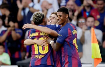 عکس| دوقلوهای دیده نشده در بازی بارسلونا و المپیاکوس