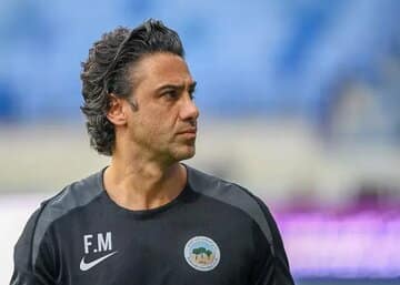 عکس| رنگ قرمز هم به فرهاد مجیدی میآید!