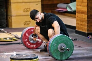 ملی‌پوش وزنه‌برداری ایران: طرفدار تراکتور هستم