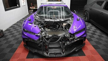 نتیجه ترسناک تصادف بوگاتی با وانت ارزان ژاپنی!