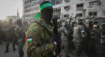وال استریت‌ژورنال: تنش میان شاخه سیاسی و نظامی حماس بر سر خلع سلاح / آیا رزمندگان سلاح بر زمین می‌گذارند؟