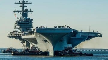 یک ناو هواپیمابر چند جنگنده حمل میکند؟