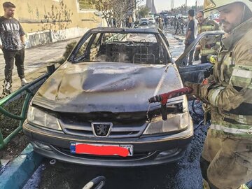 آتشسوزی یک خودرو در میدان آزادی