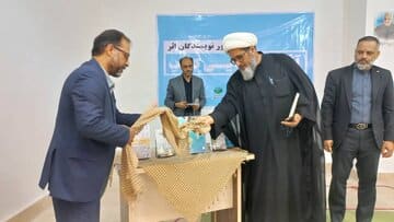 آثار نویسندگان و شاعران اروندکناری رونمایی شد