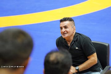 آقای رییس جمهور! به جای تمرین تیمملی به گرفتاری مردم برس/دبیر و خادم هر دو قهرمانند