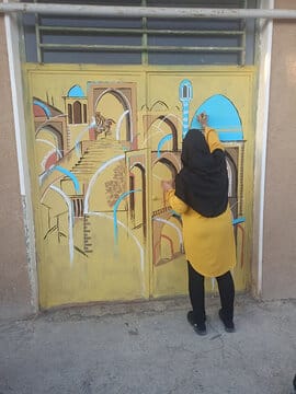 «ارتدر» در دل کویر سمنان؛ وقتی درهای بیابانک به قابهای نقاشی بدل شدند