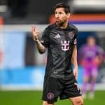 بارسلونا مجسمه لیونل مسی را میسازد