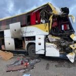 برخورد اتوبوس با تریلی حادثه ساز شد/ آمار مصدومان