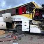 برخورد اتوبوس با تریلی در قم؛ ۱۵ نفر مصدوم شدند