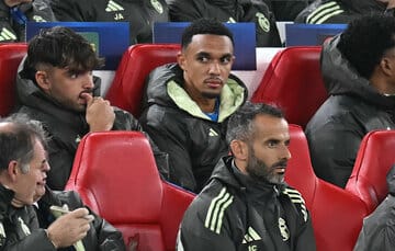 ترنت روی نیمکت آنفیلد