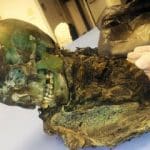 تنها مومیایی سبز جهان: ماده‌ای که بدن یک نوجوان را به سنگ تبدیل کرد!