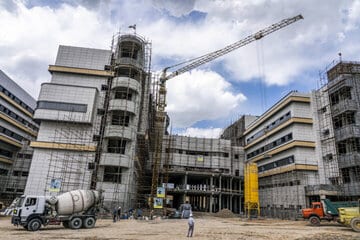 تکمیل بیمارستان نیایش خرمآباد اولویت وزارت بهداشت