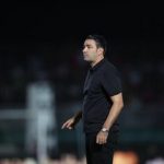 جواد نکونام شکایت از سرمربی استقلال را پس گرفت