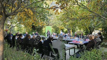 خورشید مهر بر سرای سالمندان شیراز