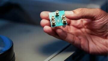 سریعتر از پردازندههای معمولی، با مصرف انرژی ناچیز! / نخستین تراشه مایکروویوی جهان ساخته شد