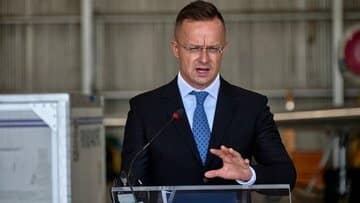 سیارتو: اجازه نمیدهیم مجارستان وارد جنگ شود؛ وتو تصمیم بروکسل