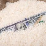 ضربه ارز ترجیحی به برنج و لبنیات/ چرا قیمت کالاهای اساسی کنترل نشد؟