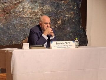 ظریف: به سود آمریکا است که از تسلیم بیقید و شرط ایران دست بردارد و بهسوی مذاکرات واقعی حرکت کند / اخبار اخیر نگرانکننده است ما نباید تماشاگر باشیم