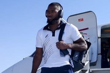 عکس| بازیکن استقلال روی پوستر جام جهانی