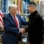 عکس| توضیح ترامپ به رونالدو از بمباران مراکز هستهای ایران با جنگندههای B2