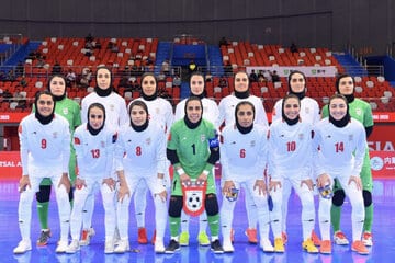 عکس | ژست دختران ایران در فیلیپین با پیام اینفانتینو