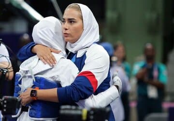 عکس یادگاری خواهر هادی ساعی با تصویر صابر کاظمی