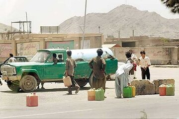 قاچاق سوخت عامل ترک تحصیل دانش‌آموزان در استان‌های مرزی